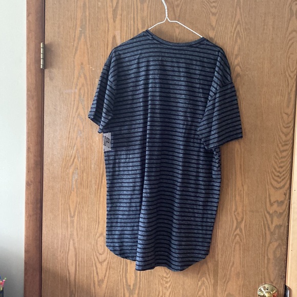 NWT LulaRoe GRAPHIC FRONT Unisex Tee - Picture 4 of 4